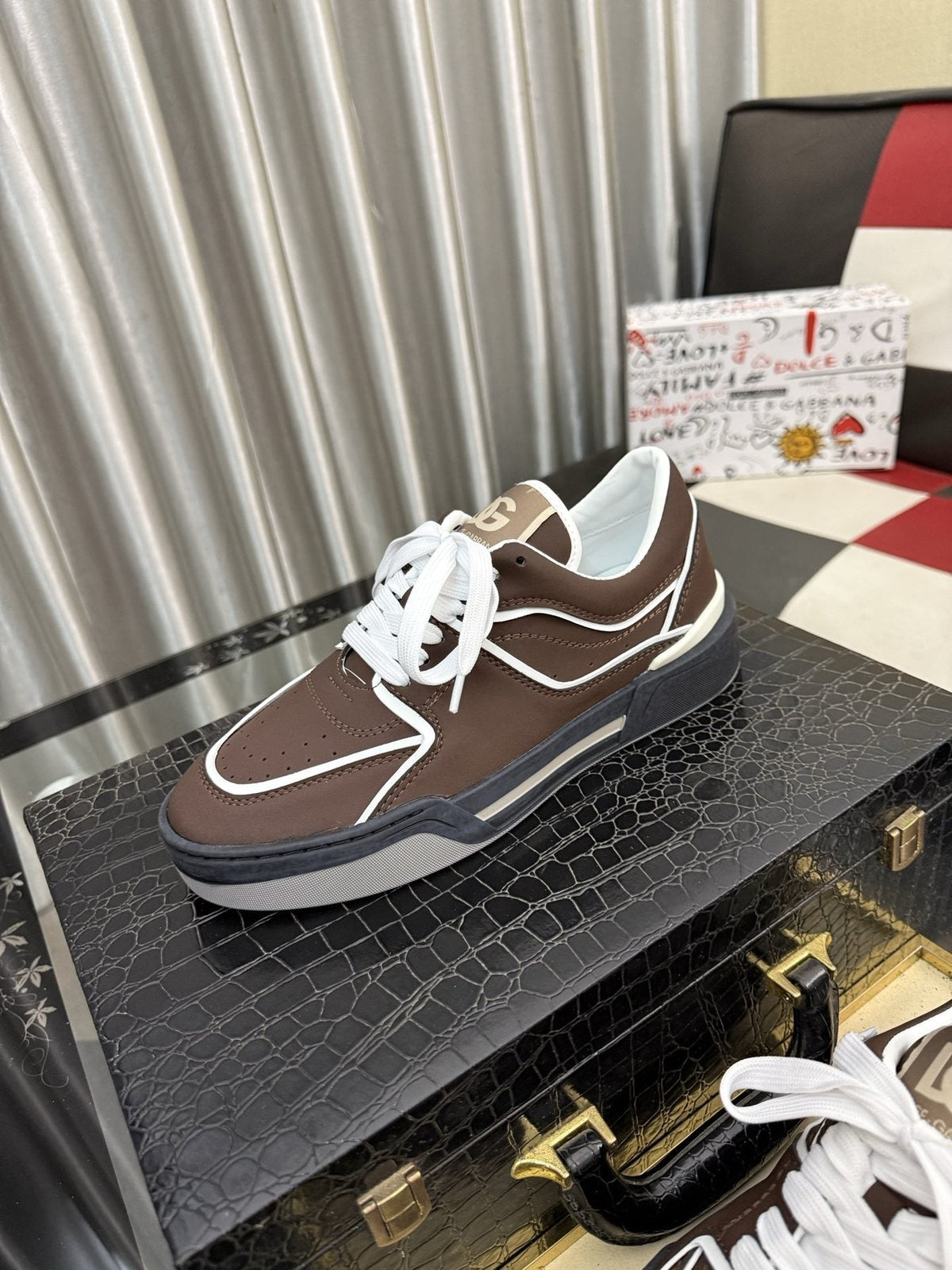 Dolce & Gabbana Brown Piped Low-Top Sneakers