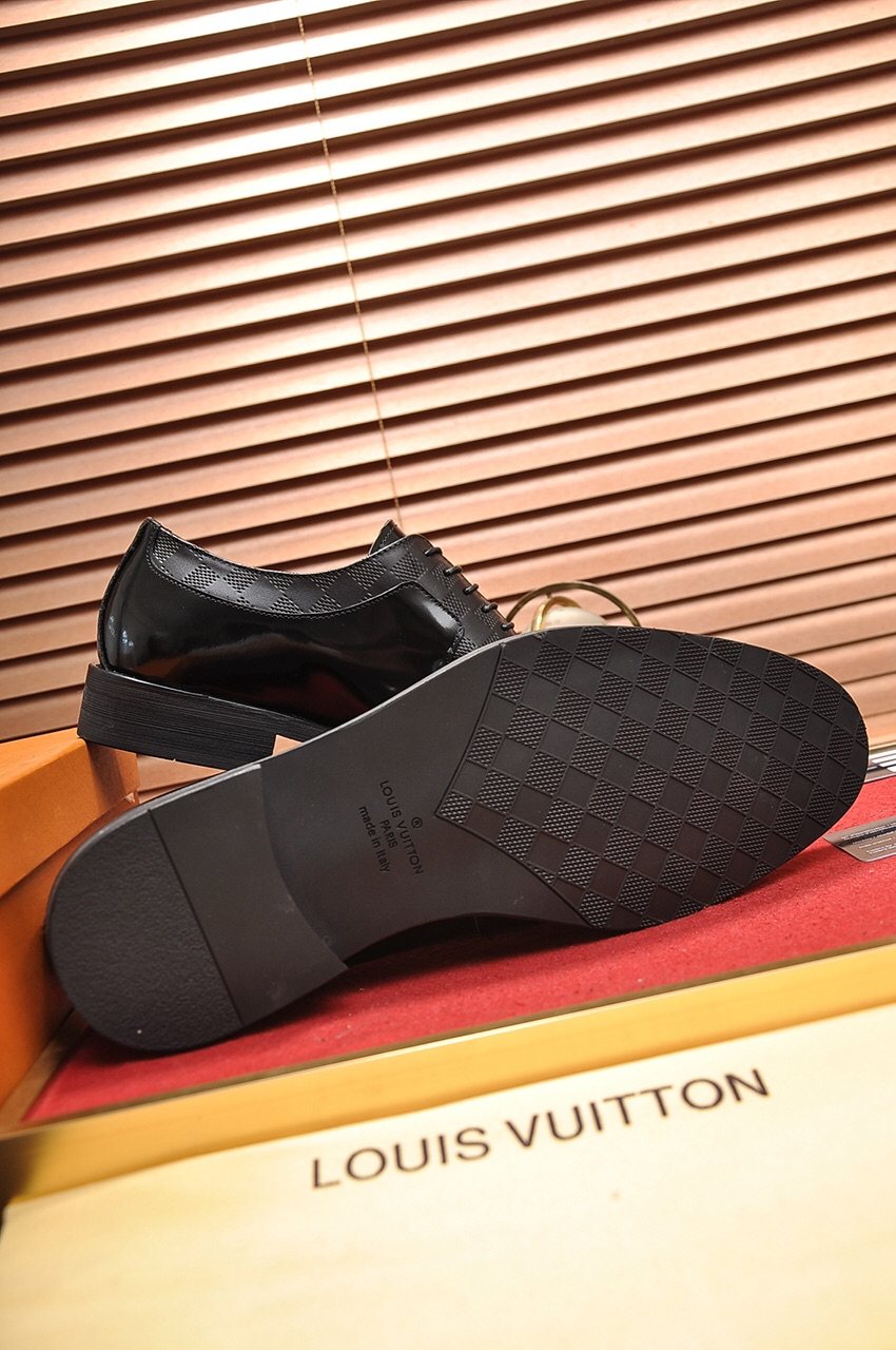 Louis Vuitton Black Glossy Lace-Up Dress Shoes